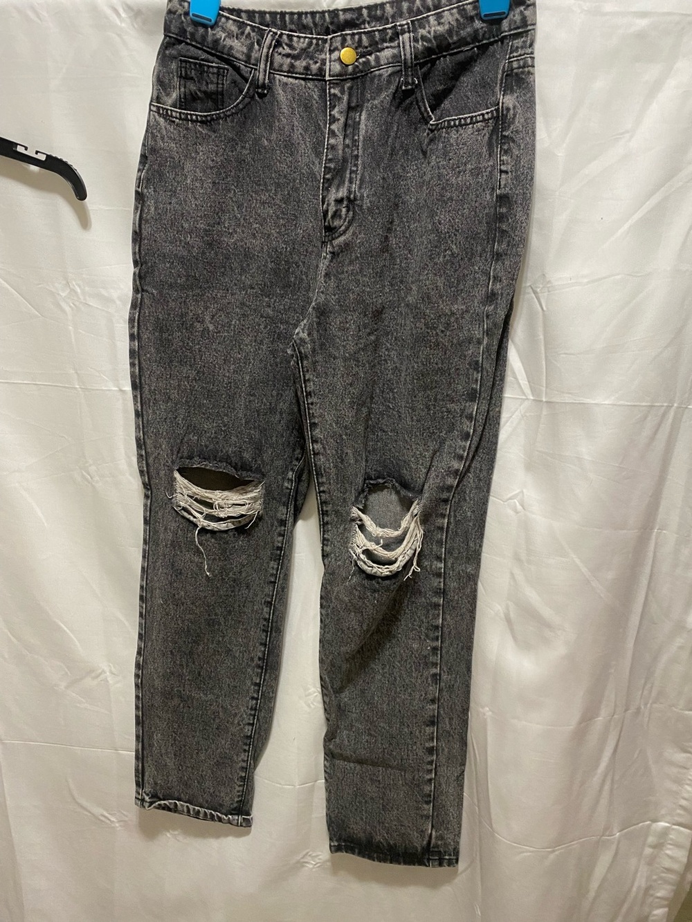 SHEIN Men's Black Acid-Wash Slim Straight Jeans with Knee Rips